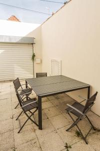 Maisons de vacances Jolie maison de ville La Rochelle : Appartement