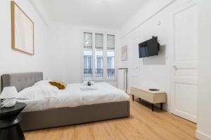 Studio elegant sacre coeur metro anvers - Paris 18 -2P