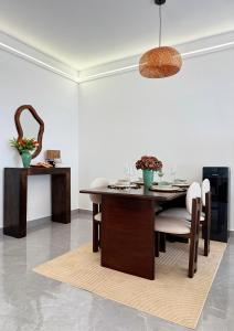 executive furnished apartments with breathtaking amazing city views gym swimming pool fully equipped gym children playground and ample parking space and proximity to major shopping malls and gourmet restraunts