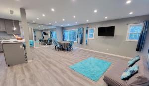 Spacious 3 bedroom unit with backyard and parking just 10 minutes from Rodeo Dr and attractions!