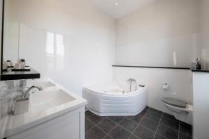 Villas REF 1831 - Cannes Center - Villa for rent : photos des chambres