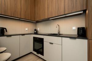 Prestiżowe Apartamenty z Widokiem na Rzekę i Parkingiem by Renters Prestige