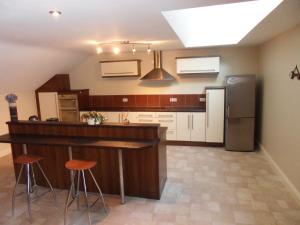 Ethan House Holiday Suites