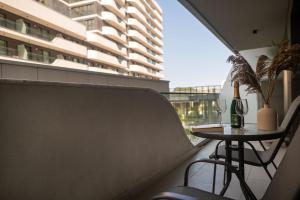 Josephine Apartment in Odyssey Spa & Pool-parking