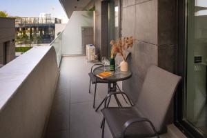 Josephine Apartment in Odyssey Spa & Pool-parking