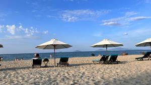 Private 4 bedrooom Nongnia Beach Villas