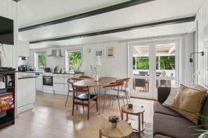 Lovely Cottage Close To Beach And Nature