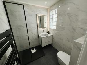 Newly Renovated 2BR Modern