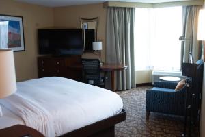 King Room room in DoubleTree by Hilton Hotel Oak Ridge - Knoxville