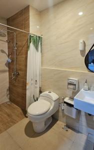 Risa Formosa, studio 25-10