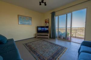 3 Bdr Apt with Panoramic Valley Beach Views