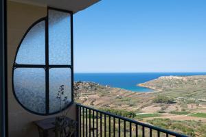 3 Bdr Apt with Panoramic Valley Beach Views