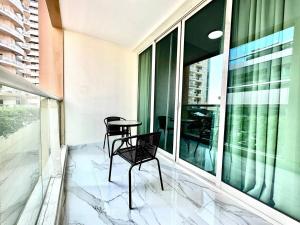 Stylish 1 Plus Maids 5 mins to Metro at Marina Park