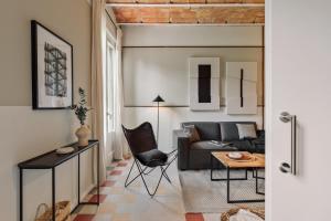 Indiana - 2 bedrooms, office and balcony in Eixample Dreta