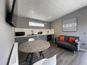 P51 - Studio Pod with Hot tub