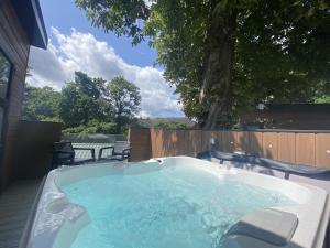 P51 - Studio Pod with Hot tub