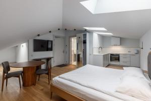 Roze Center Apartments