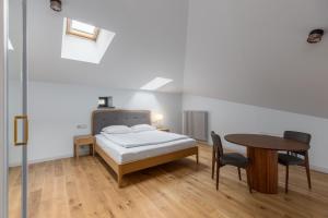 Roze Center Apartments