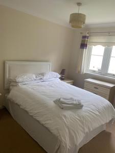 Kingseat 3 Bed Home With Fast Fibre WiFi &Parking