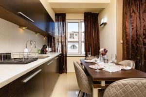 Modern 2BD - 14 min to Medical University by Flat Manager