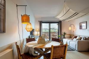 Idir - 2 bedrooms, a pool and terrace in Poblenou