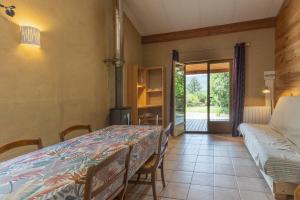Chalets Chalet Bleu - Piscine Partagee : photos des chambres