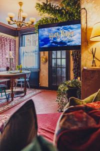 101 House At The End. Witchcraft & Wizardry House