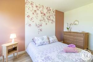Maisons de vacances Gite Ecrin de Verdure Jacuzzi et piscine : photos des chambres