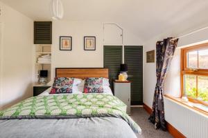 Luxury Village Cottage on doorstep of Alton Towers