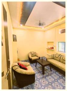 Hotel The Rainbo Premium Residency Near Kashi Vishwanath Temple - Assi Ghat &Ganga River - Fully Air Conditioning - Free Wi-Fi & Room Service - Best Premium Hotel
