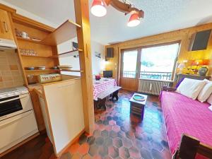 Charmant 2 pièces + mezzanine, centre Chinaillon, balcon sud, parking privé - FR-1-241-190