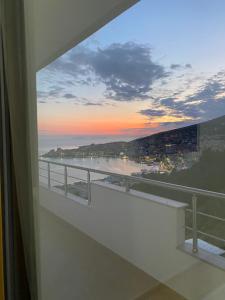 Seaside and mountain view apartment