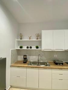 Brunas seaside and mountain view apartment