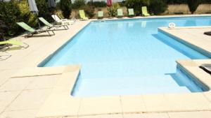 La Galerie gîte climatisé 4 chambres 8 personnes 2 salles deau WIFI parking piscine chauffée animaux acceptés Gîte en pleine nature