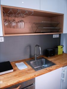 Green Hill Gem On Buda