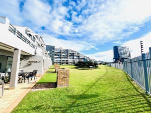 De Valle Gem with Pool Braai Steps to the Beach