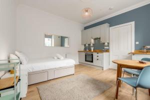 Melbourne Place - No 23