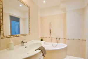 Budget Apartment by Hi5- Akácfa street