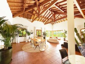 Villas Villa Hau-Oli, 4 chambres, spacieuse, piscine privee, grand jardin fleuri vue golf et 8min a pied de la plage : photos des chambres