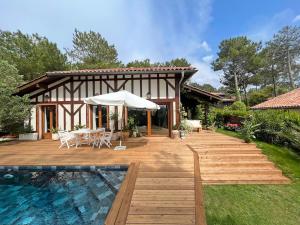 Villas Villa Hau-Oli, 4 chambres, spacieuse, piscine privee, grand jardin fleuri vue golf et 8min a pied de la plage : photos des chambres