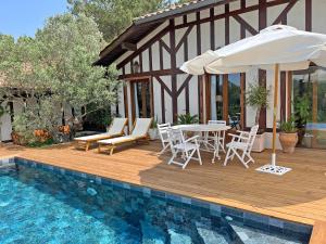 Villas Villa Hau-Oli, 4 chambres, spacieuse, piscine privee, grand jardin fleuri vue golf et 8min a pied de la plage : photos des chambres