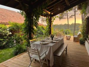 Villas Villa Hau-Oli, 4 chambres, spacieuse, piscine privee, grand jardin fleuri vue golf et 8min a pied de la plage : photos des chambres