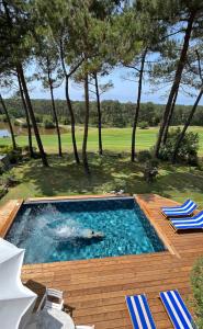Villa HauOli, 4 chambres, spacieuse, piscine privée, grand jardin fleuri vue golf et 8min à pied de la plage