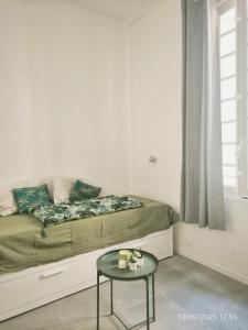 New - studio avec clim au centre dAix 2eme étage