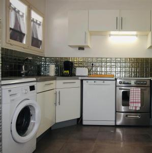 Appartements Le Petit Trotel - Nearby beaches and city : photos des chambres