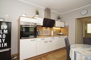 Strandhaus Mönchgut Ferienwohnung 02 mit Sauna und Schwimmbadnutzung in Sellin