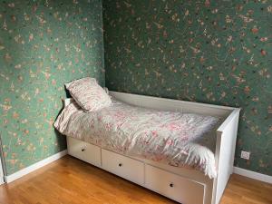 Sejours chez l'habitant Chambre et salle de bains autonome dans un logement elegant : photos des chambres