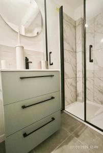 Appartements Studio neuf avec clim au centre d-Aix 1er etage : photos des chambres