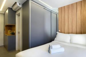 Studio com piscina e academia ao lado do metrô