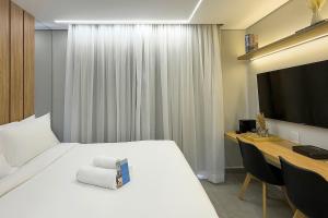 Studio com piscina e academia ao lado do metrô